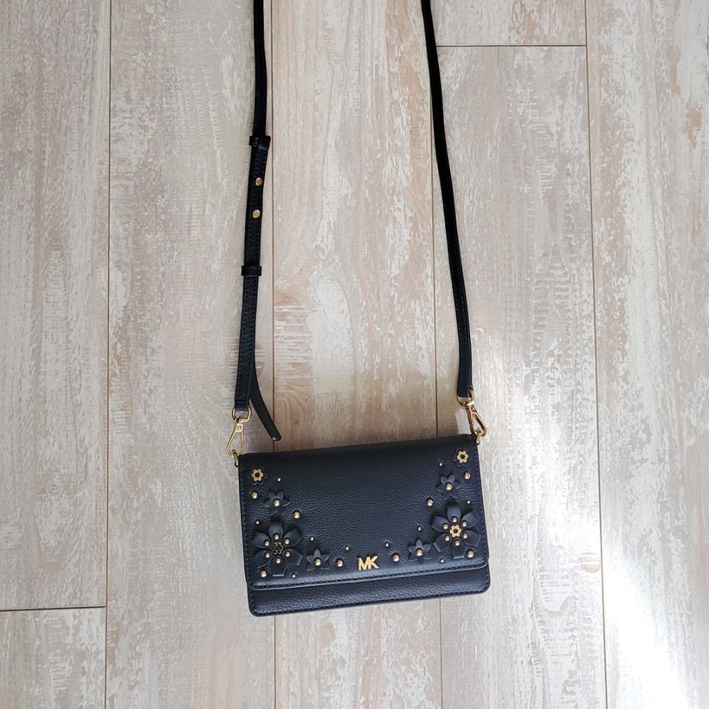 Michael Kors floral crossbody wallet- like new